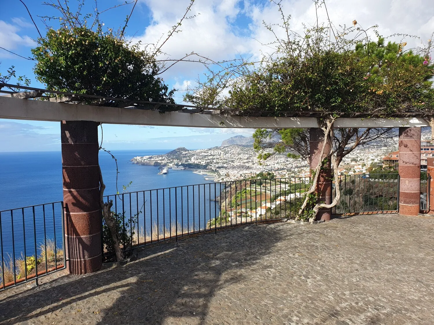 Cristo Rei statue Garajau tuk tuk tour Madeira